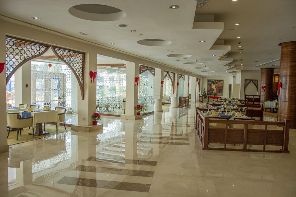 Helnan Dream Hotel And Conference Center 6th of October City Exterior photo The interior of the hotel