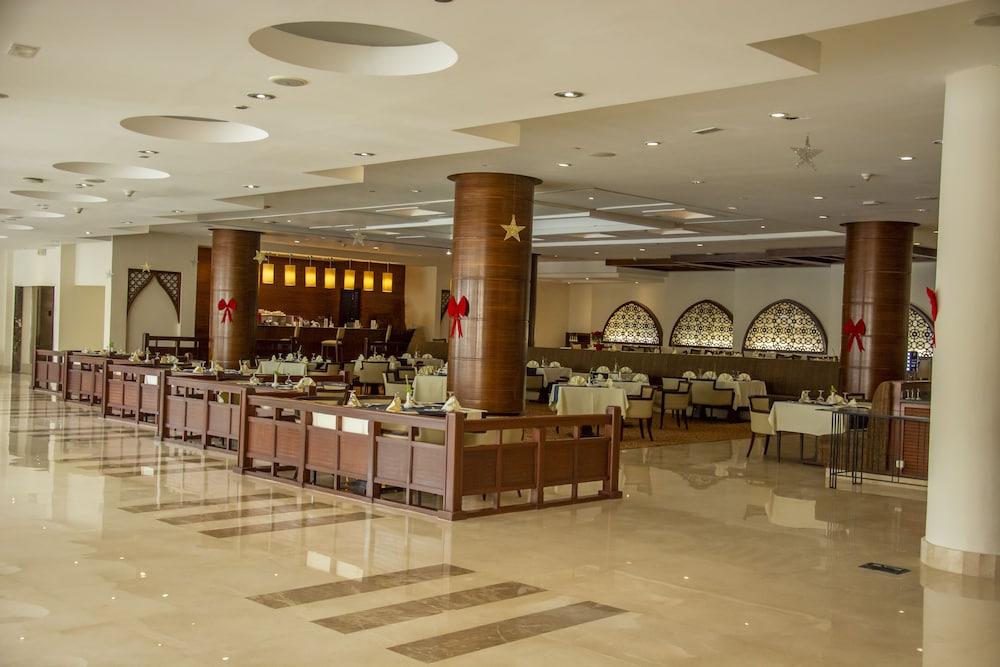 Helnan Dream Hotel And Conference Center 6th of October City Exterior photo The buffet at the hotel